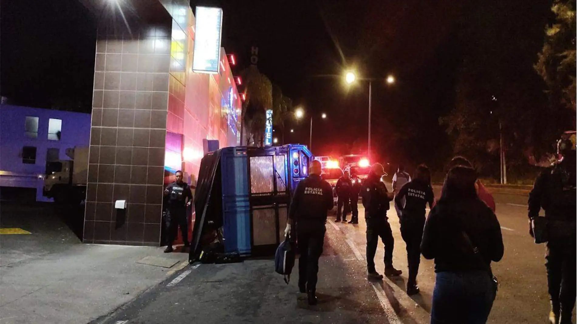 Volcadura de camioneta en Banderilla